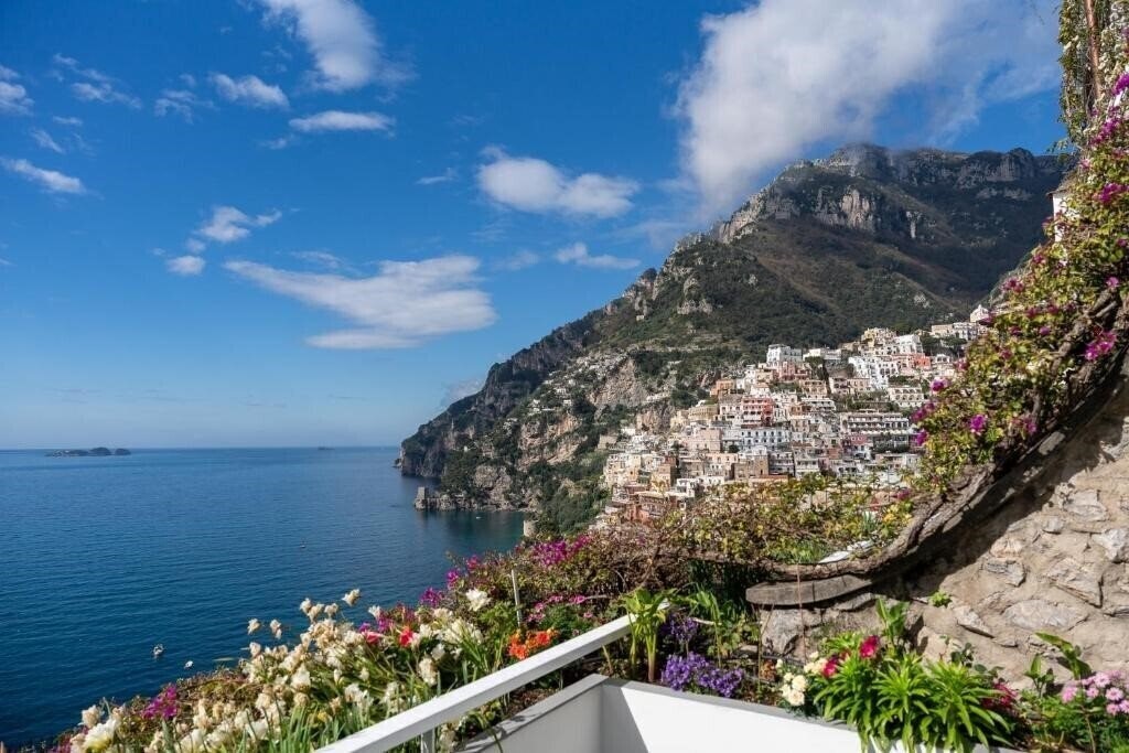 Вид Eden Roc Suites Hotel 4*