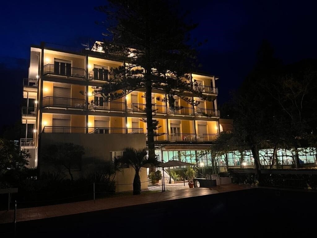 Територія Eden Park 4*