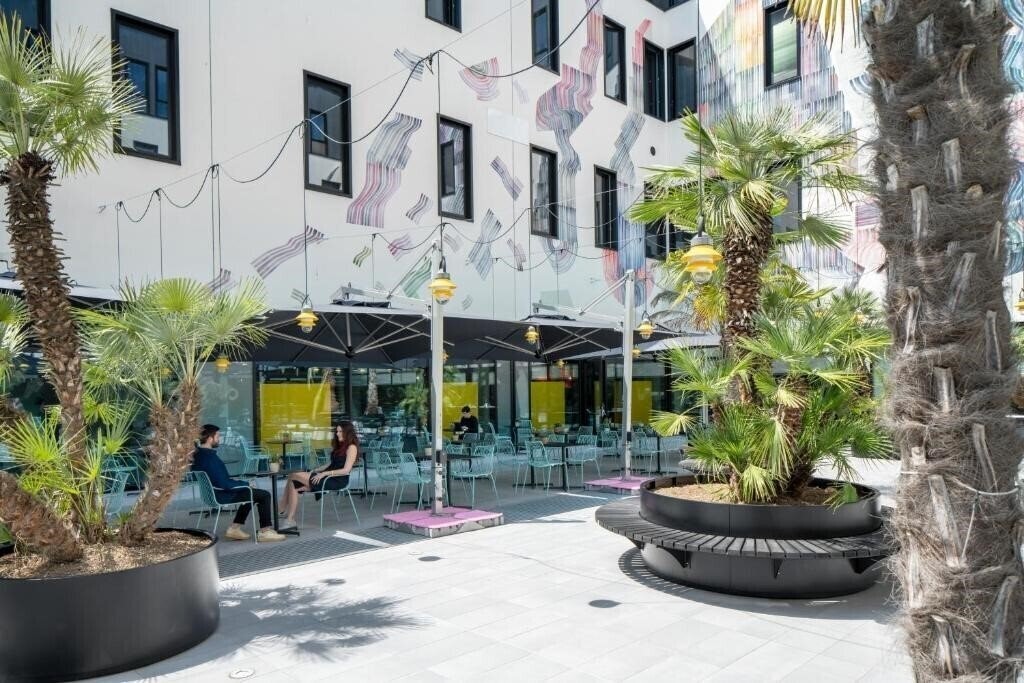 Вид The Social Hub Bologna 4*