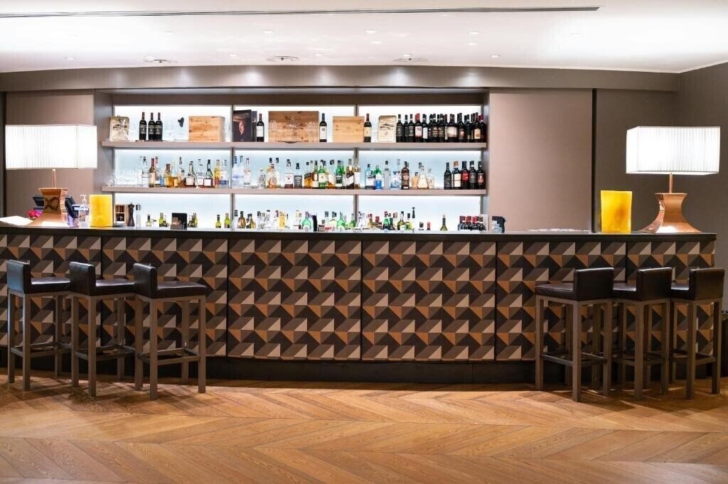 Готель Starhotels Michelangelo 4*