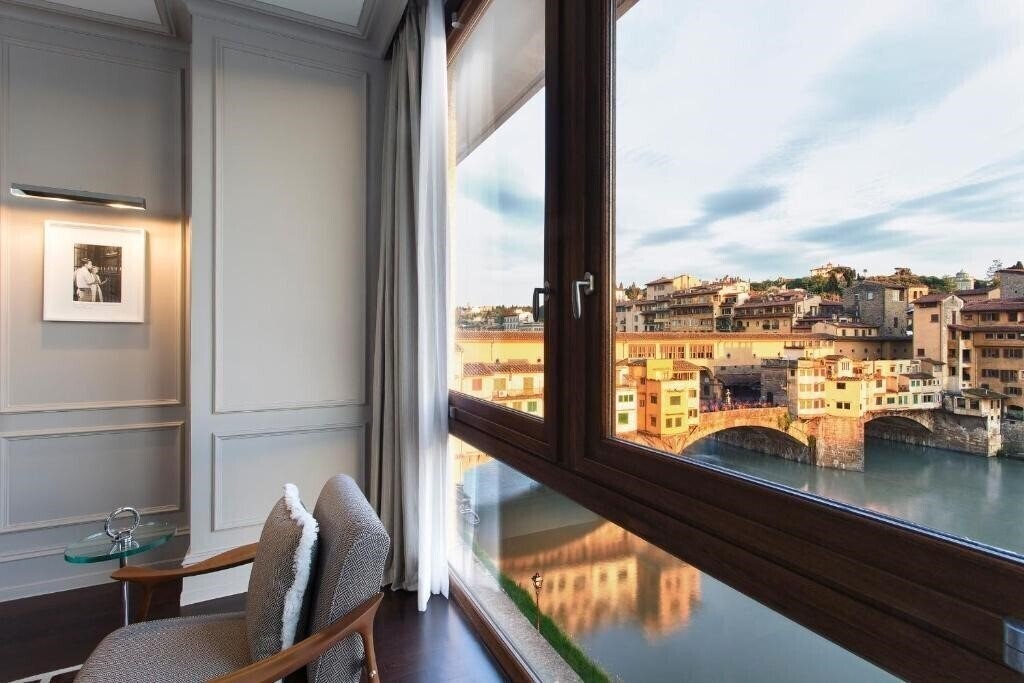 Отель Portrait Firenze 4*