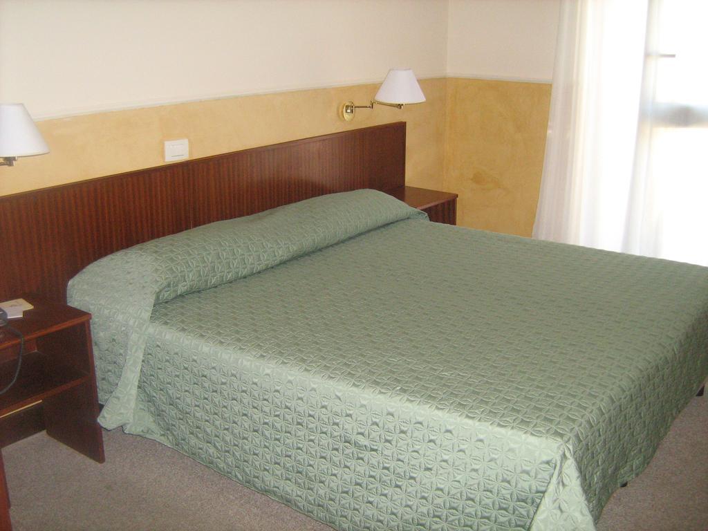 Готель Columbus 4*