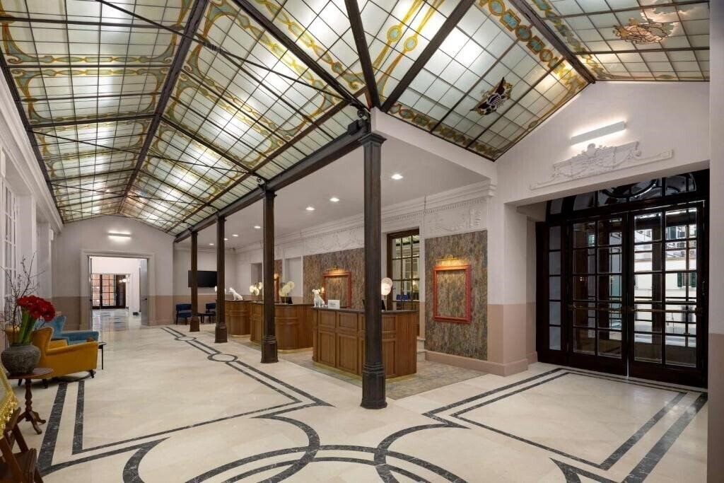 Территория Anglo American Hotel Florence Curio Collection by Hilton (ex. NH Firenze Anglo American) 4*