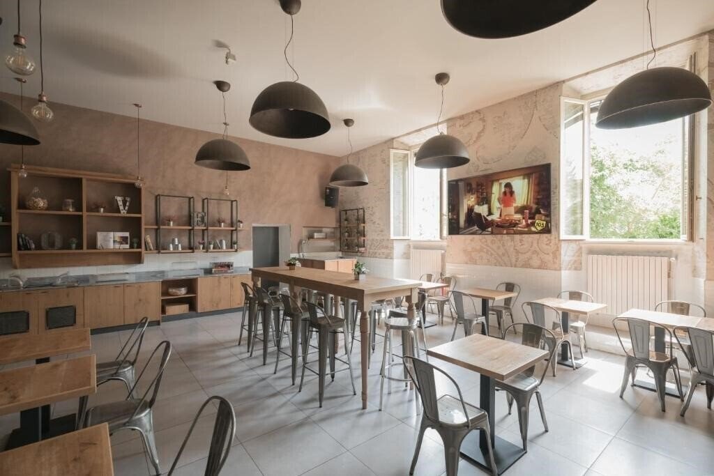 Фотографія 7 Santi Hostel 3*