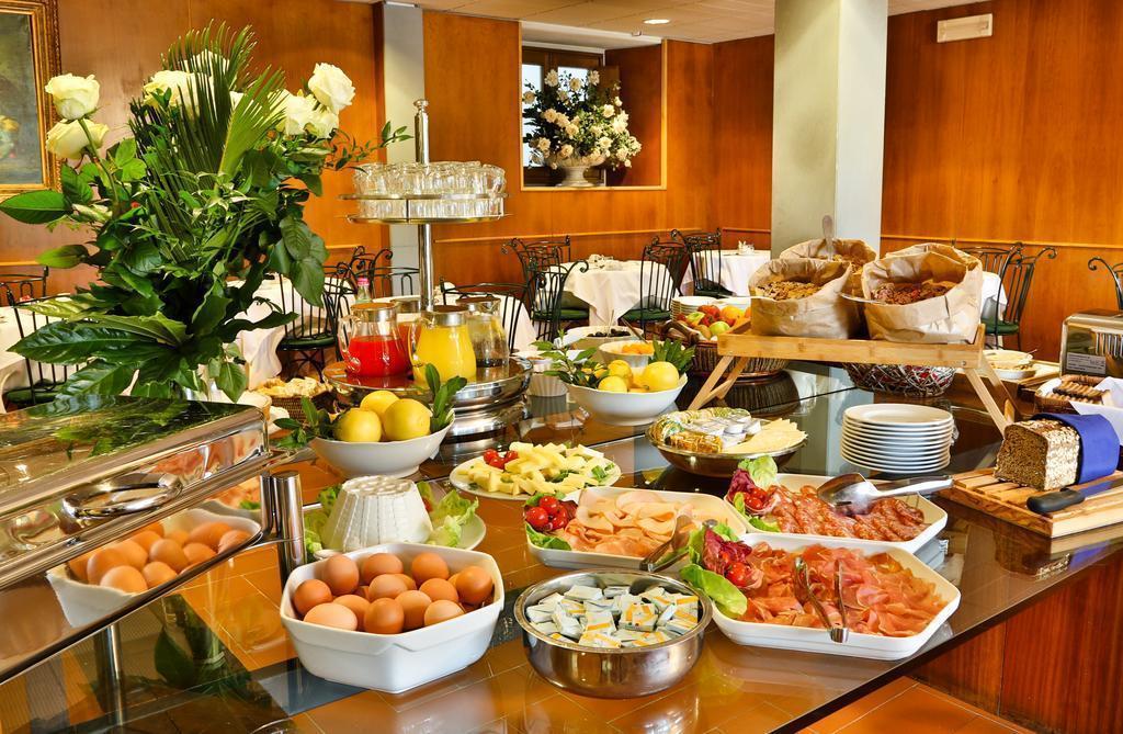 Фото Villa Gabriele D'Annunzio 4*