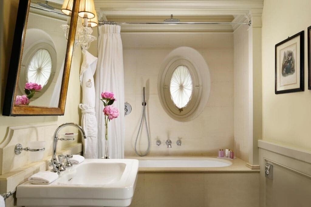 Территория Grand Hotel Villa Cora 5*