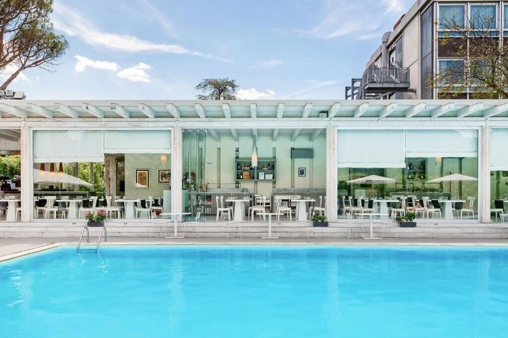 Готель Italiana Hotels Florence 4*