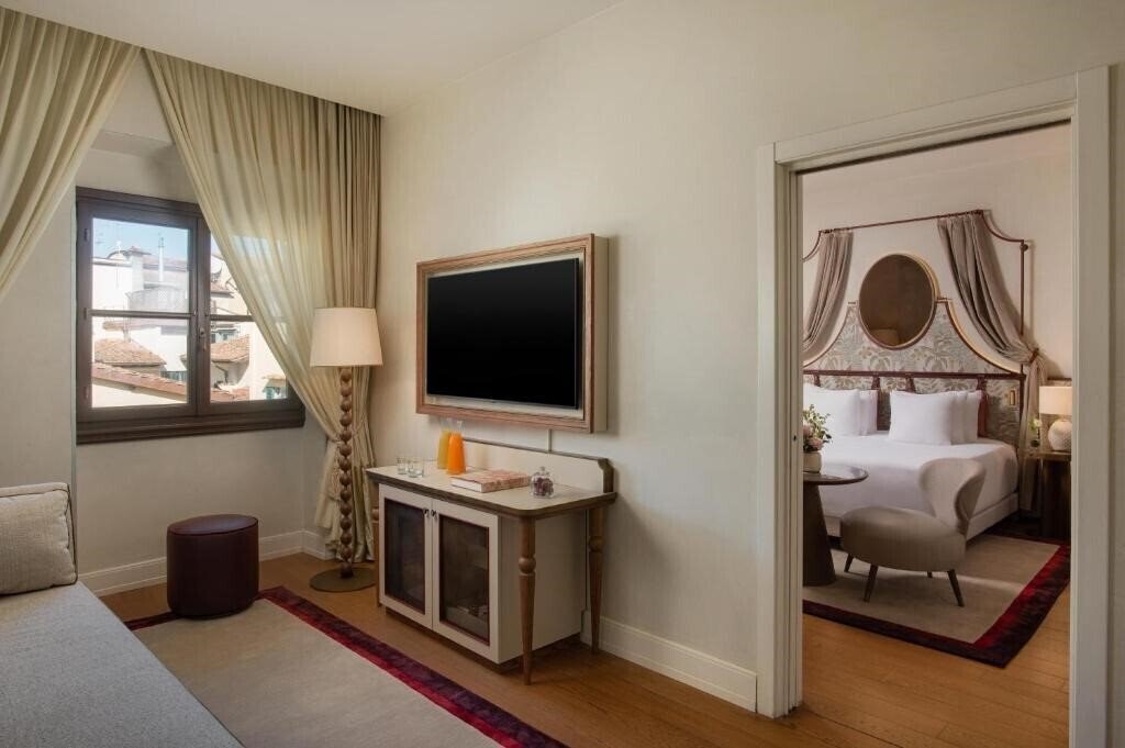 Територія NH Porta Rossa 4*