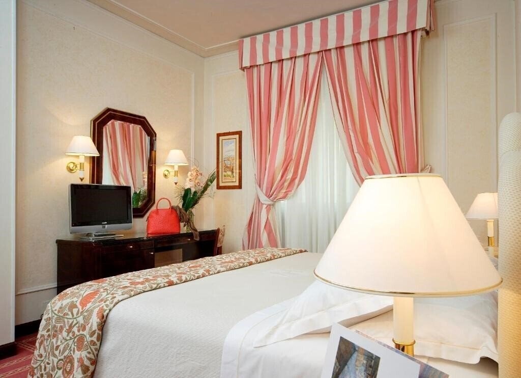 Вид De La Ville Hotel (Florence) 4*