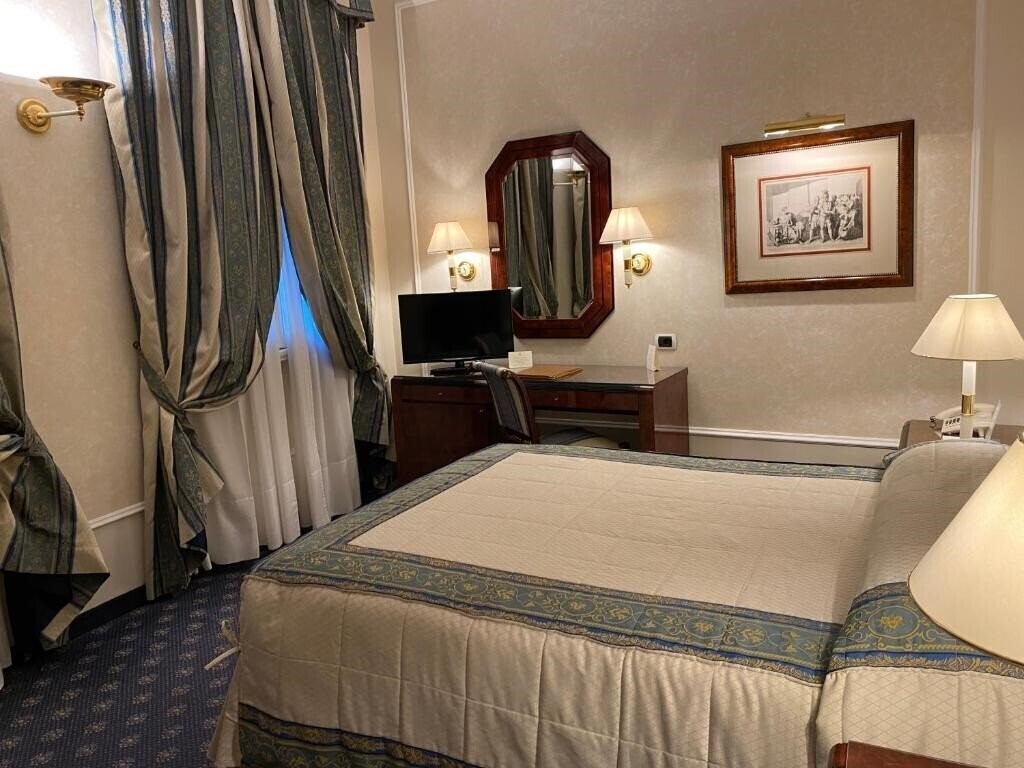 Территория De La Ville Hotel (Florence) 4*
