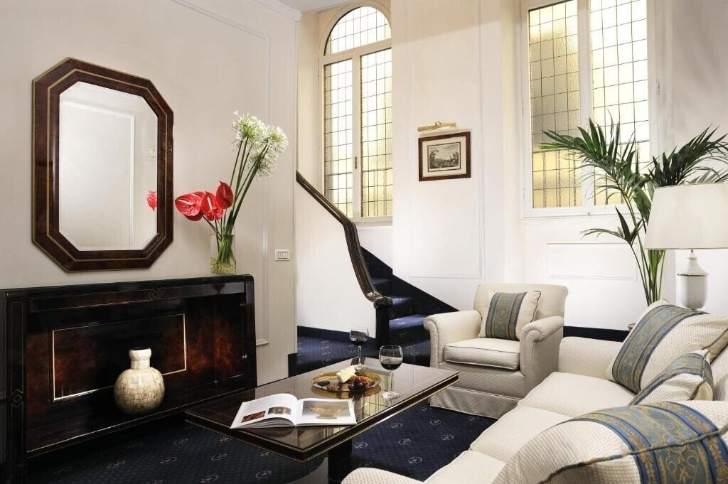 Апартаменты De La Ville Hotel (Florence) 4*