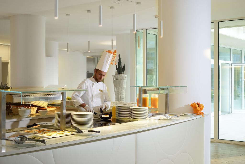 Вид Una Hotel Versilia 4*