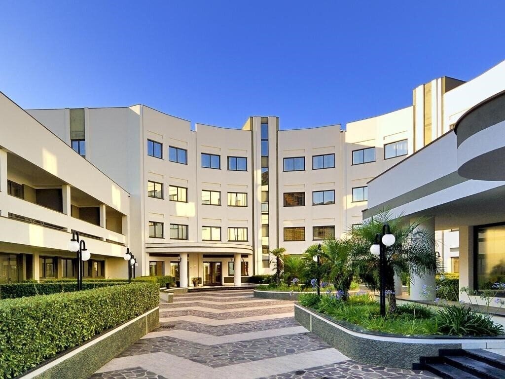 Вид Mirabeau Park Hotel 4*