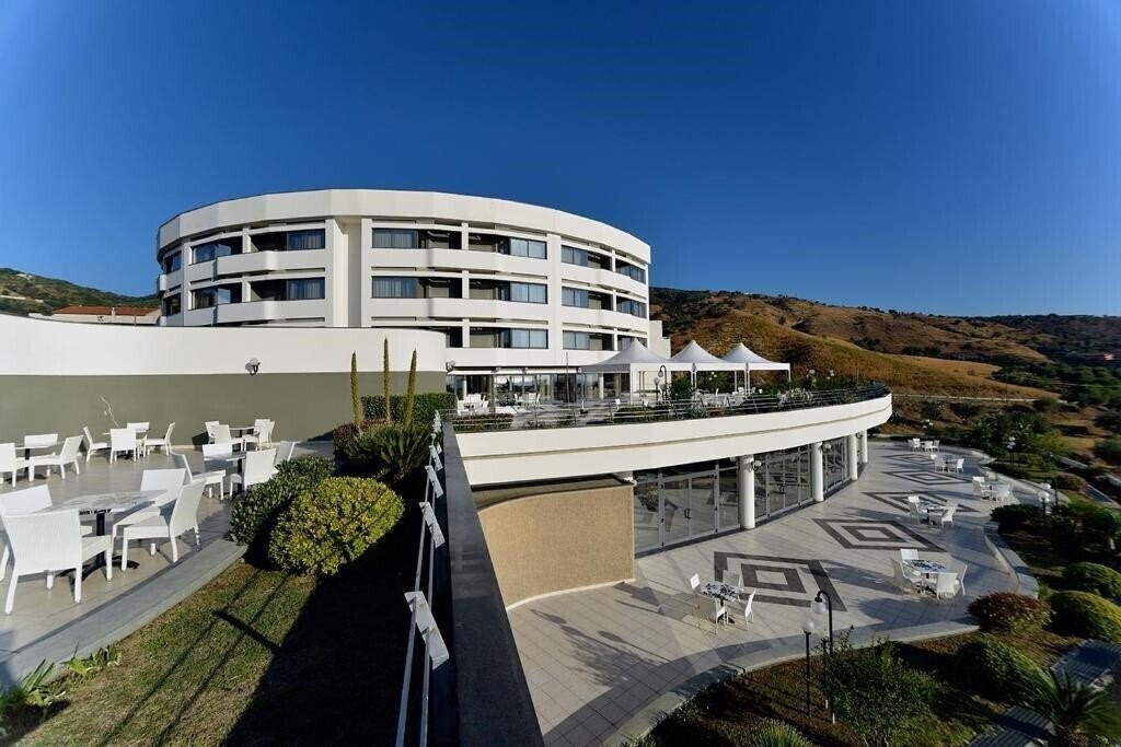 Територія Mirabeau Park Hotel 4*