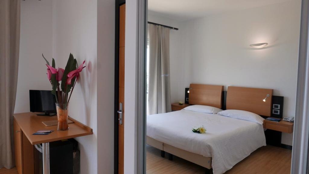 Апартаменты Scoglio Della Galea Resort 4*