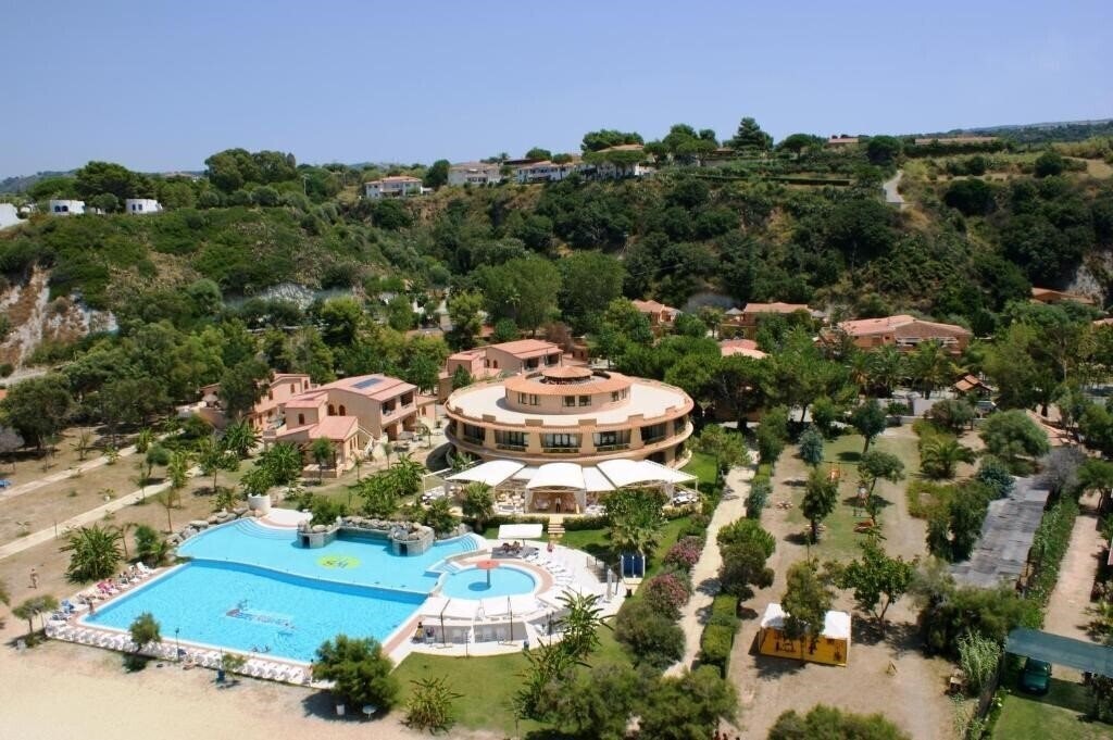 Отель Residence Sole Mare Club Village 4*