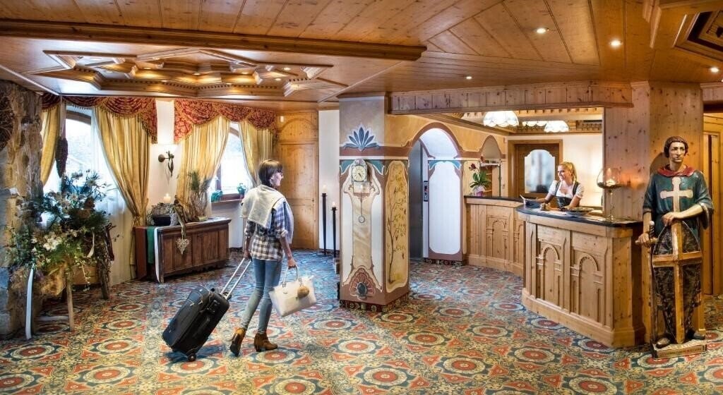 Апартаменти Hotel La Perla Wellness & Beauty Canazei (ex. La Perla) 4*