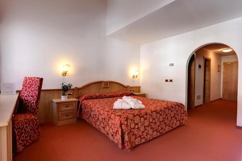 Панорама Hotel La Perla Wellness & Beauty Canazei (ex. La Perla) 4*