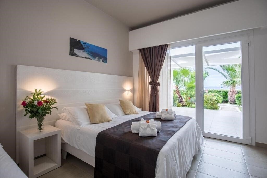 Фото Hotel Villaggio Baia D'Ercole 4*