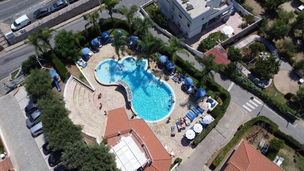 Територія La Taverna Residence Hotel 3*