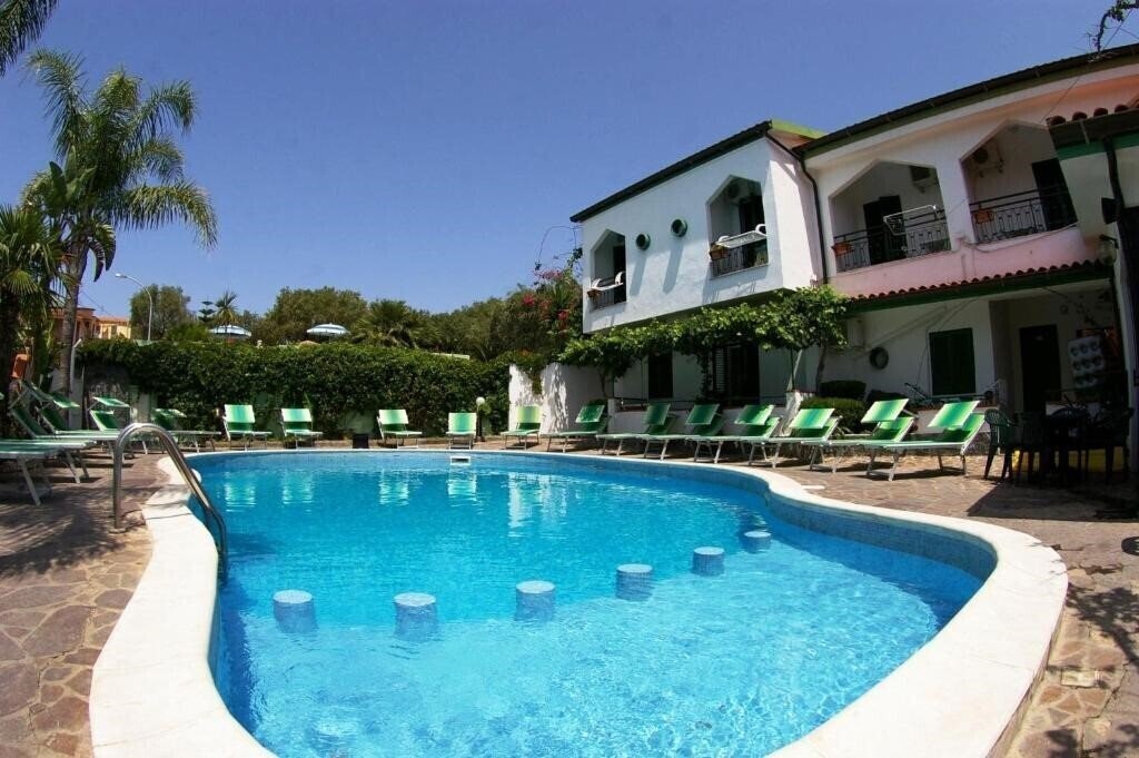 Готель Marinella Hotel 4*