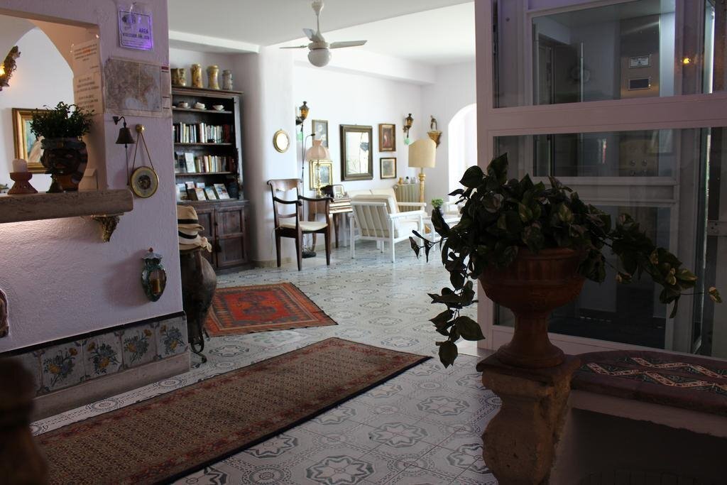 Апартаменти Villa Mora Hotel (Giardini Naxos) 2*