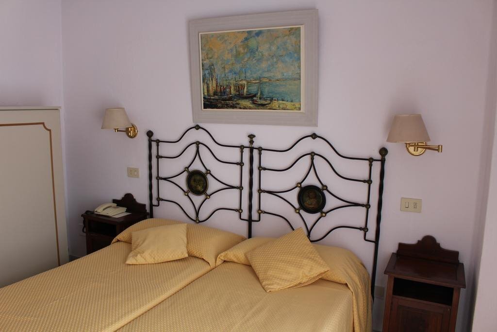 Фотографія Villa Mora Hotel (Giardini Naxos) 2*