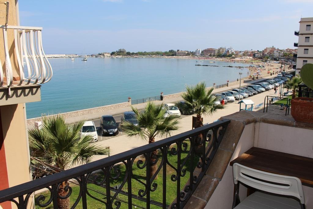 Вид Villa Mora Hotel (Giardini Naxos) 2*