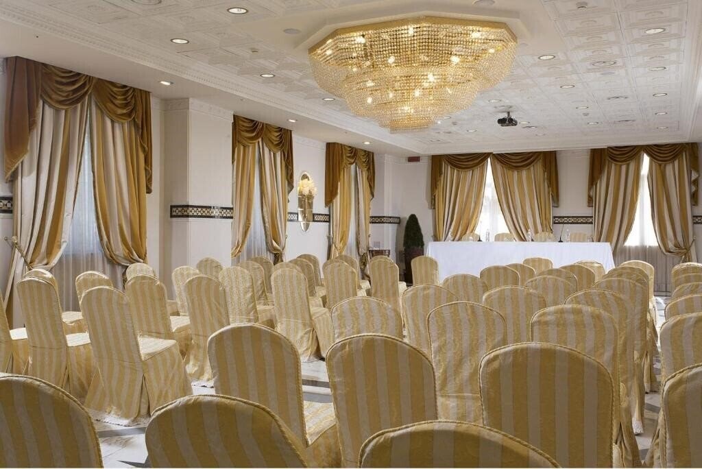 Вид Grand Hotel Vanvitelli 4*