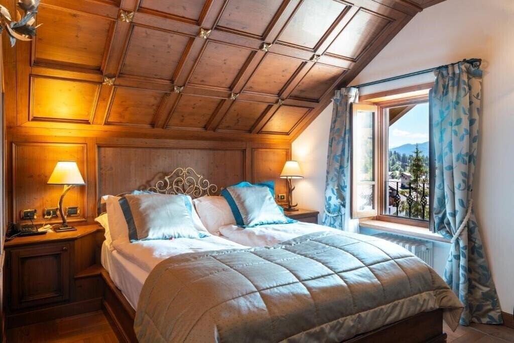 Панорама Ambra Cortina Luxury & Fashion Hotel (ex. Hotel Ambra) 4*