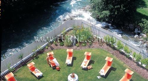 Територія Alpin Royal Wellness Refugium & Resort Hotel 4*