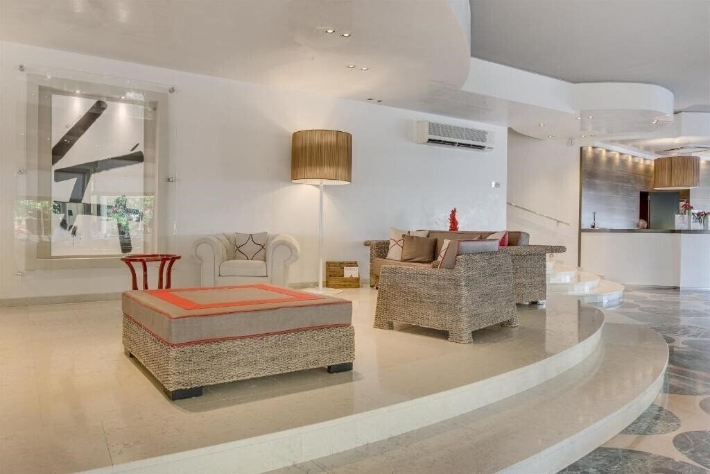 Апартаменти Hotel Mariver 4*