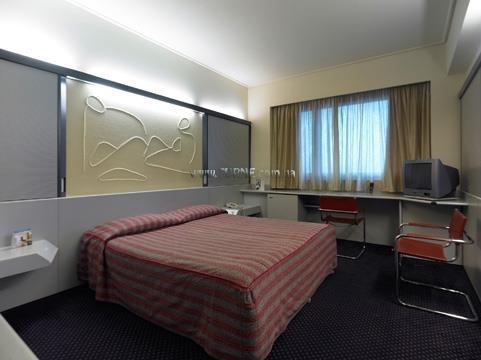 Фотографія NH Ambasciatori 4*