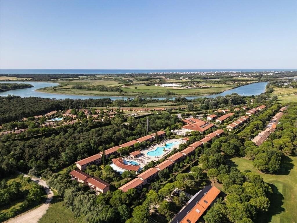 Готель Green Village Resort 4*