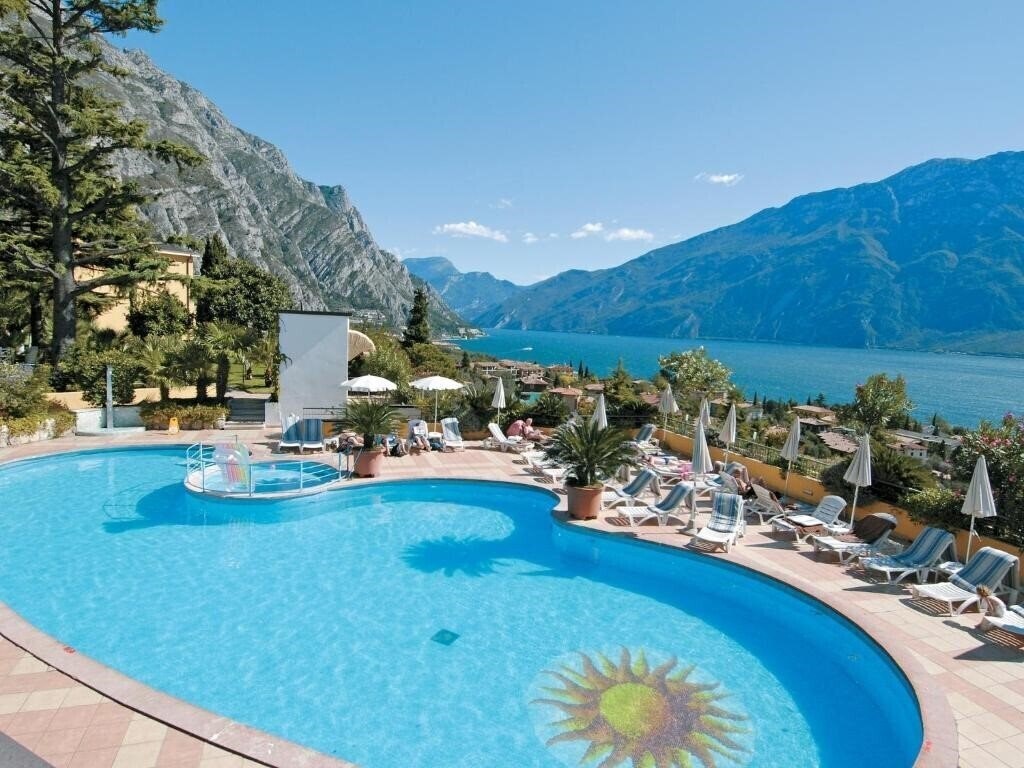 Готель San Pietro Hotel Limone sul Garda 4*