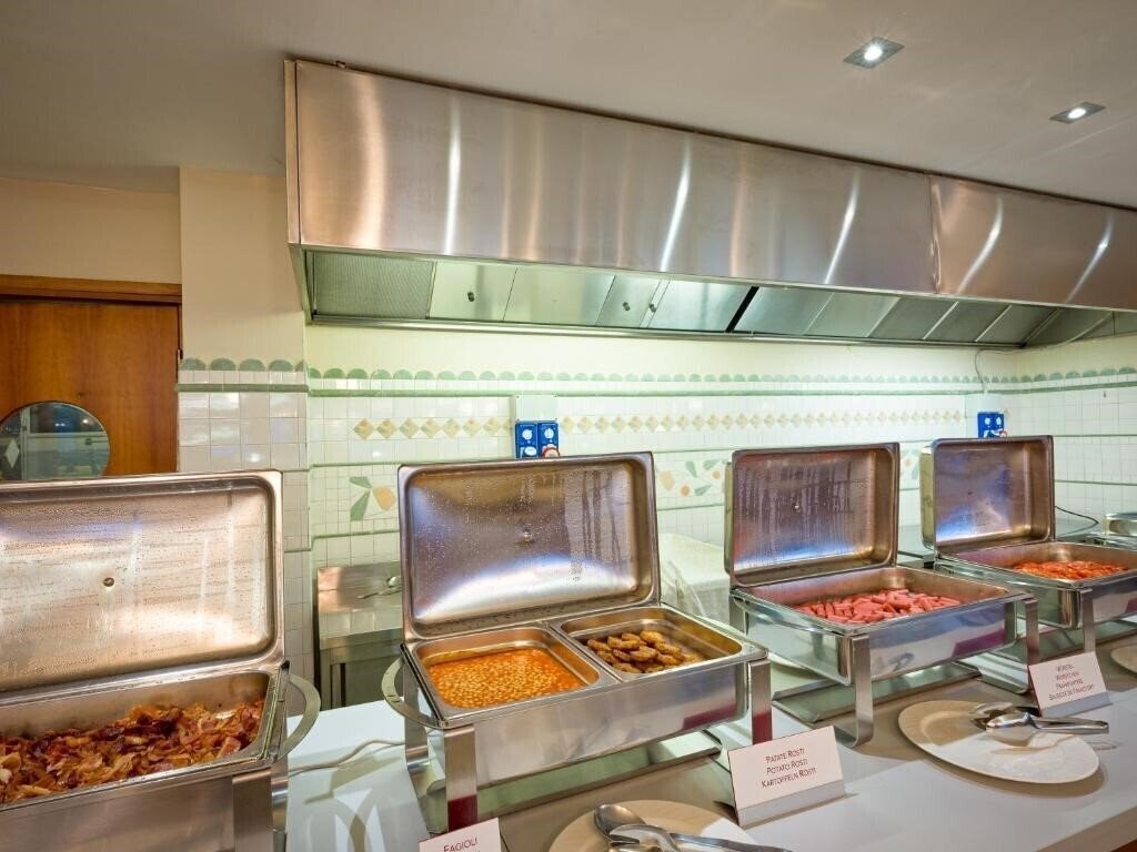 Апартаменти San Pietro Hotel Limone sul Garda 4*