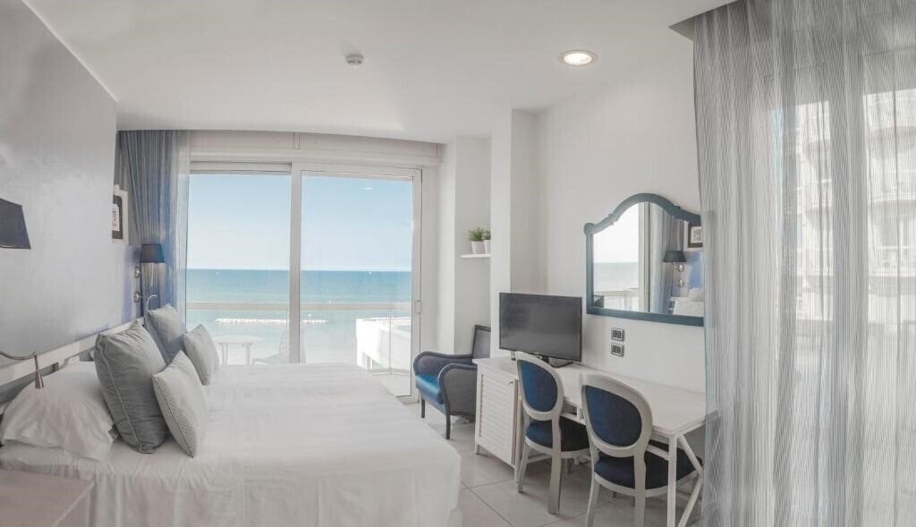 Фото Sans Souci Hotel Gabicce Mare 4*