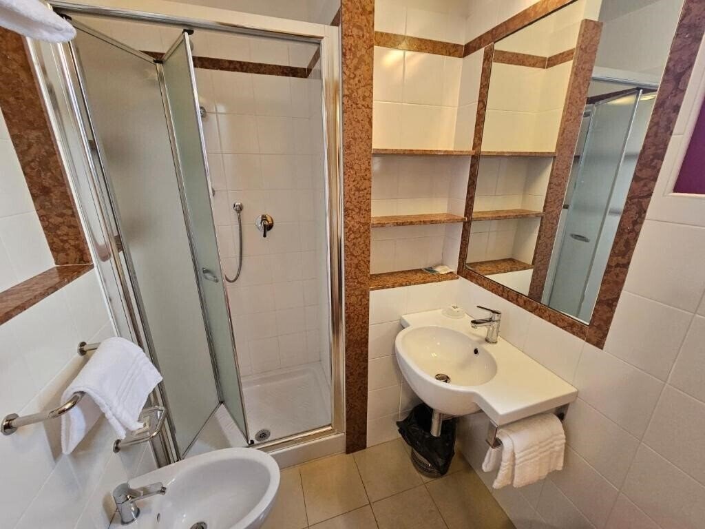 Апартаменти Fiorella Hotel (Senigallia) 2*