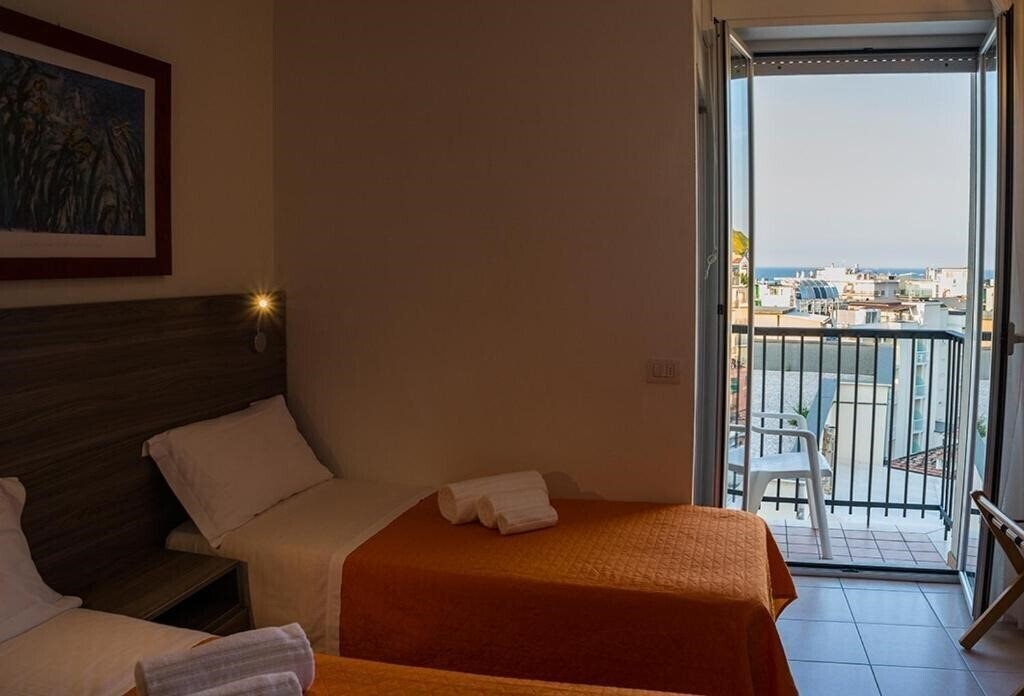 Апартаменты Madison Hotel (Gabicce Mare) 3*