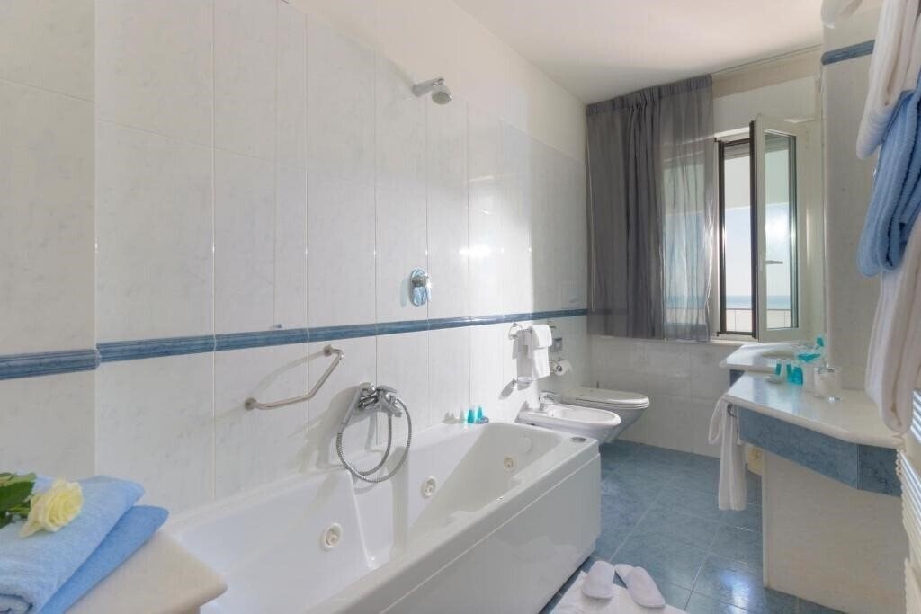 Фотографія Il Timone Hotel (Porto San Giorgio) 4*