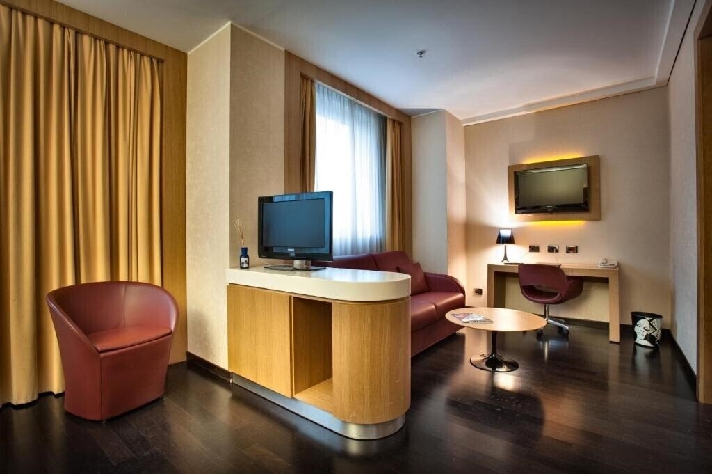 Вид Crowne Plaza Milan City 4*