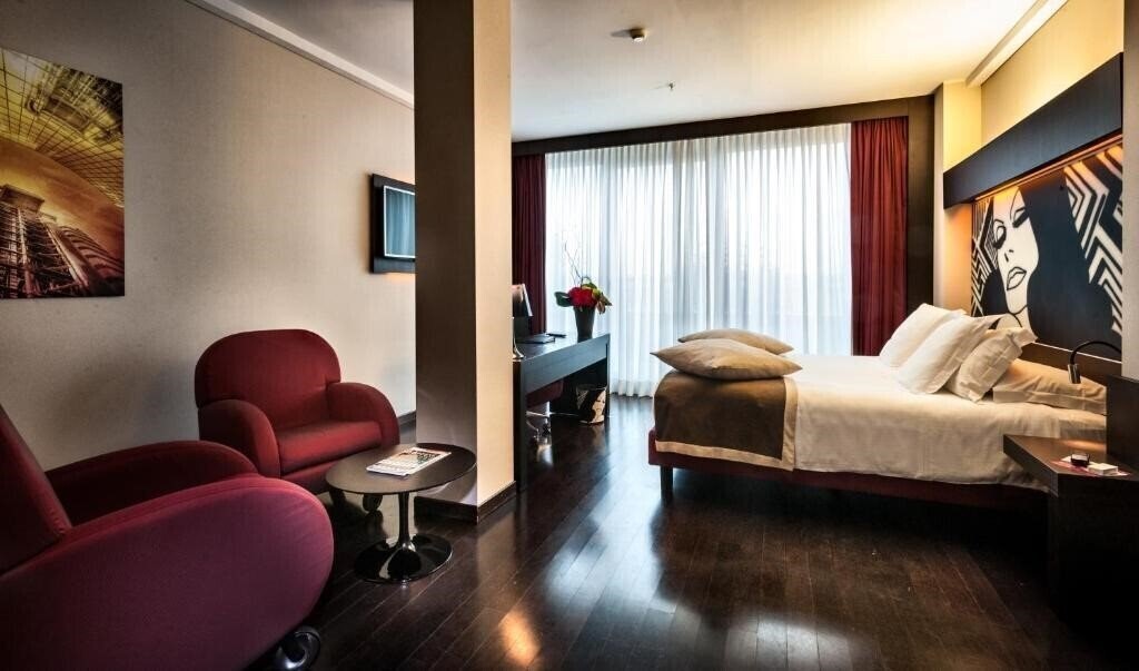 Апартаменти Crowne Plaza Milan City 4*