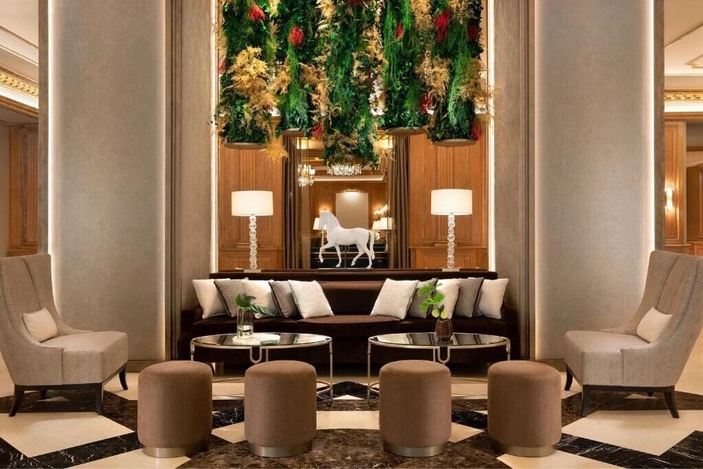 Апартаменти Hotel Westin Palace 5*