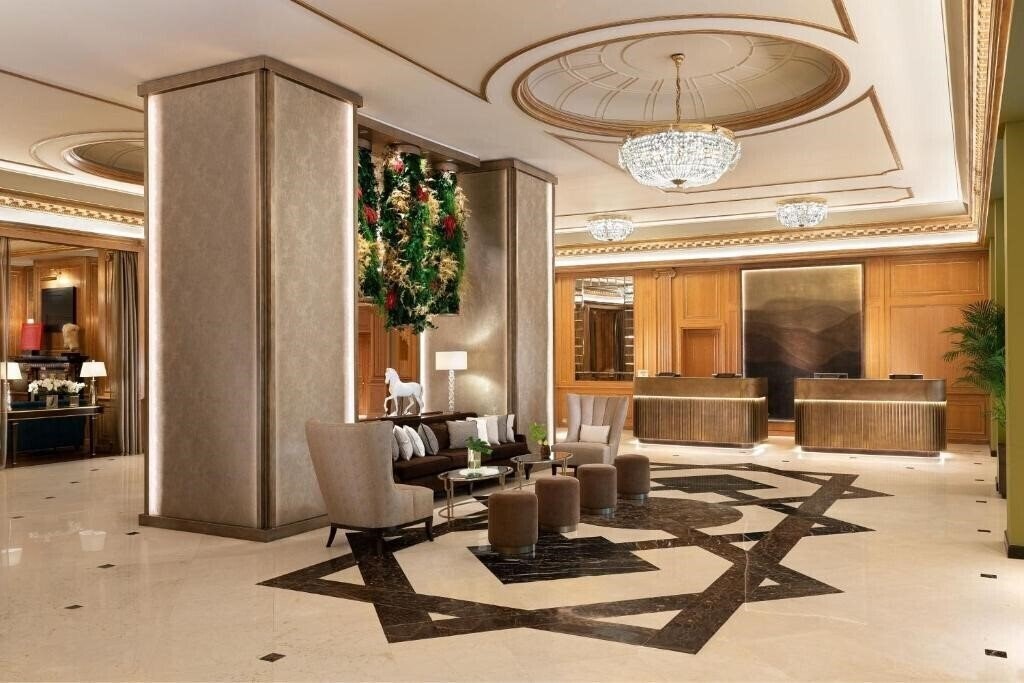 Панорама Hotel Westin Palace 5*