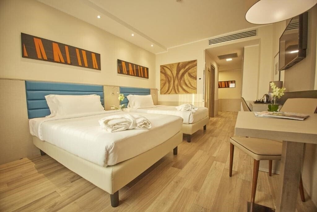 Территория Ih Hotels Milano Lorenteggio 4*