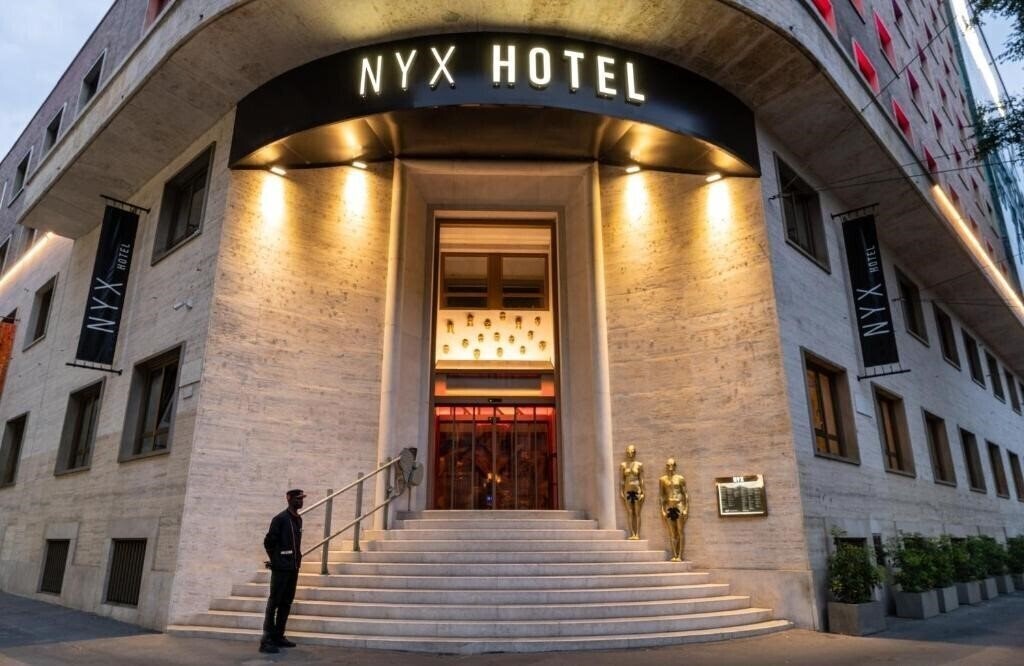 Территория NYX Hotel Milan by Leonardo 4*