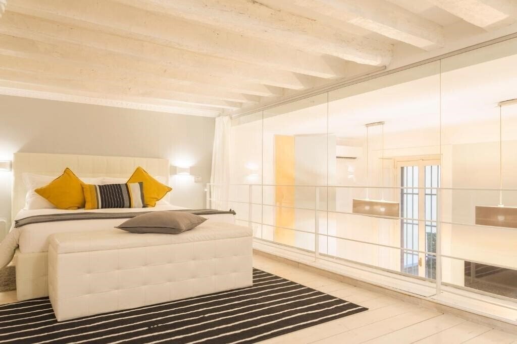 Панорама Heart Milan Apartments San Sepolcro Duomo 5*