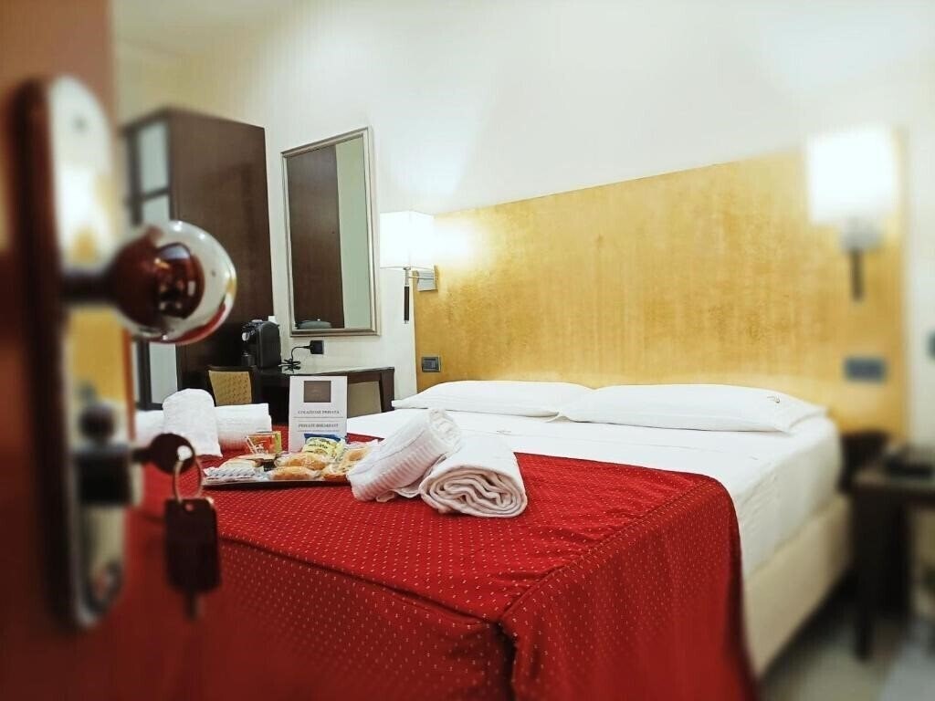 Фотографія Hotel Fiorella Milano 3*