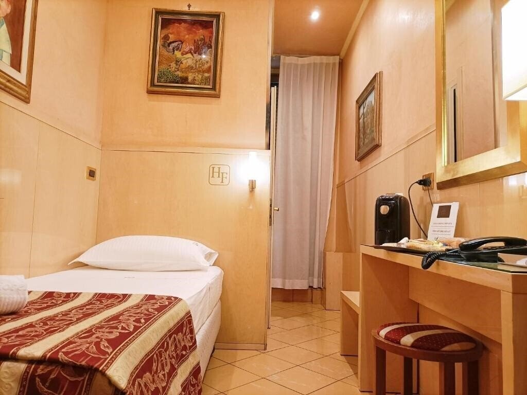 Апартаменти Hotel Fiorella Milano 3*