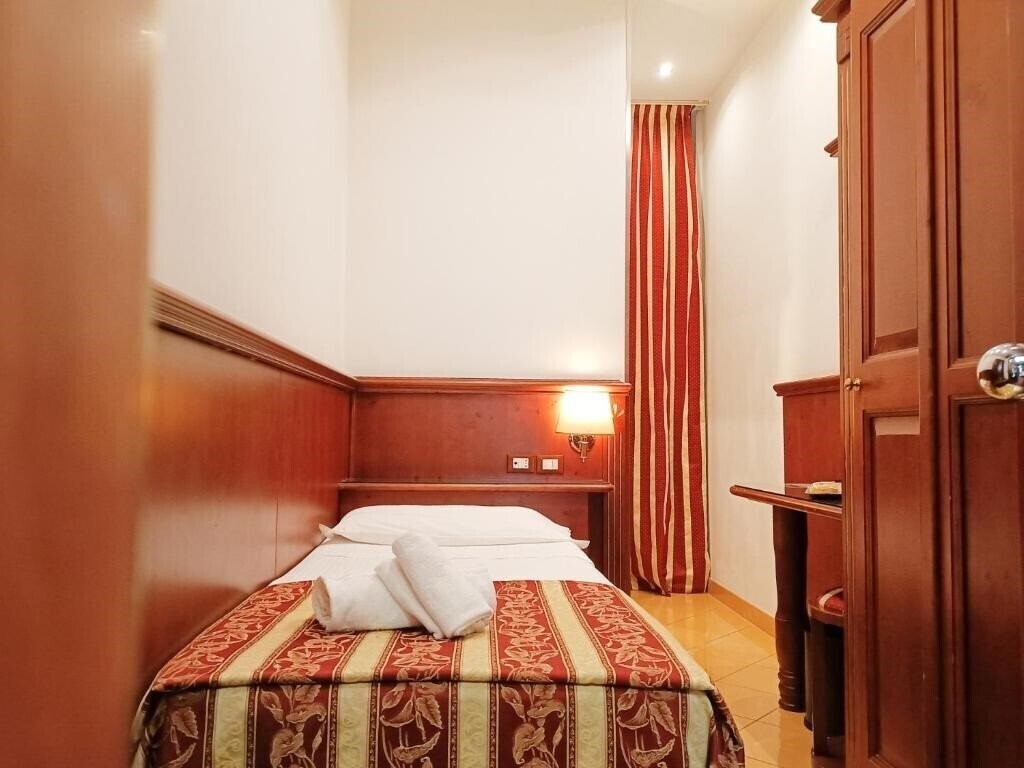 Панорама Hotel Fiorella Milano 3*